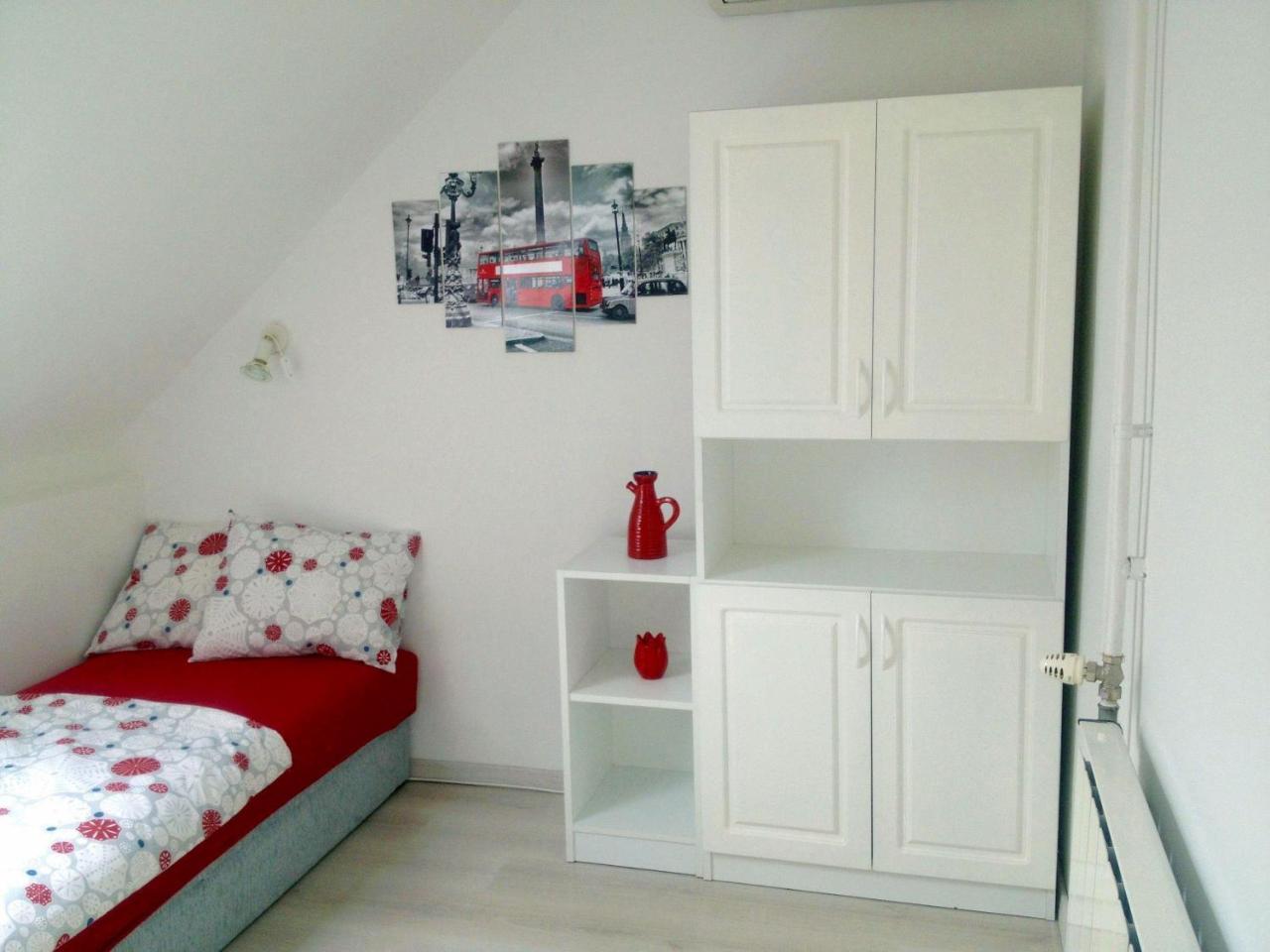 Flair Apartmanhaz Егер Екстериор снимка